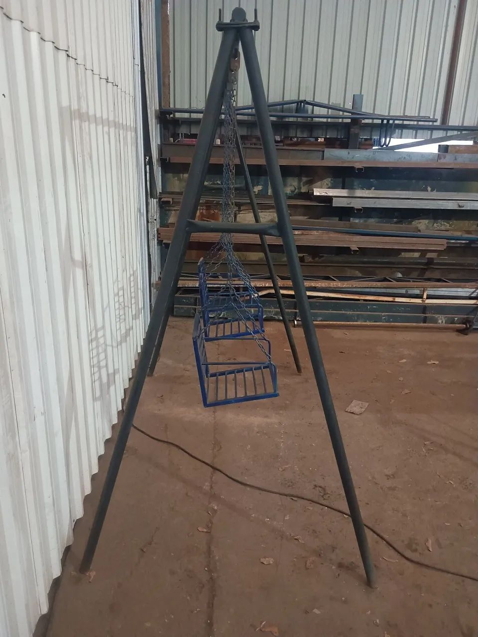 Balanço de ferro 3 lugares - Foto 3