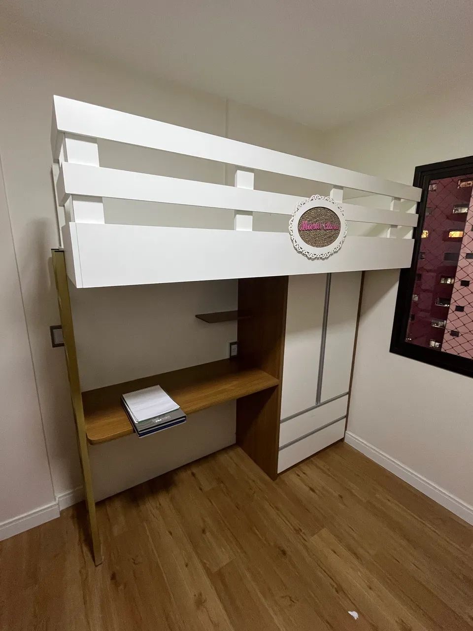 Cama suspensa 