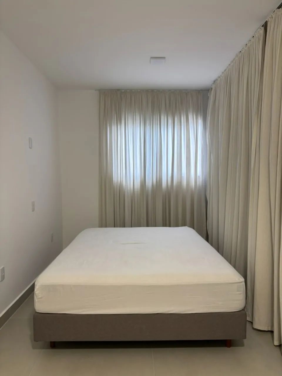 Cama e colchão Mannes Queen Bem novo - Foto 4