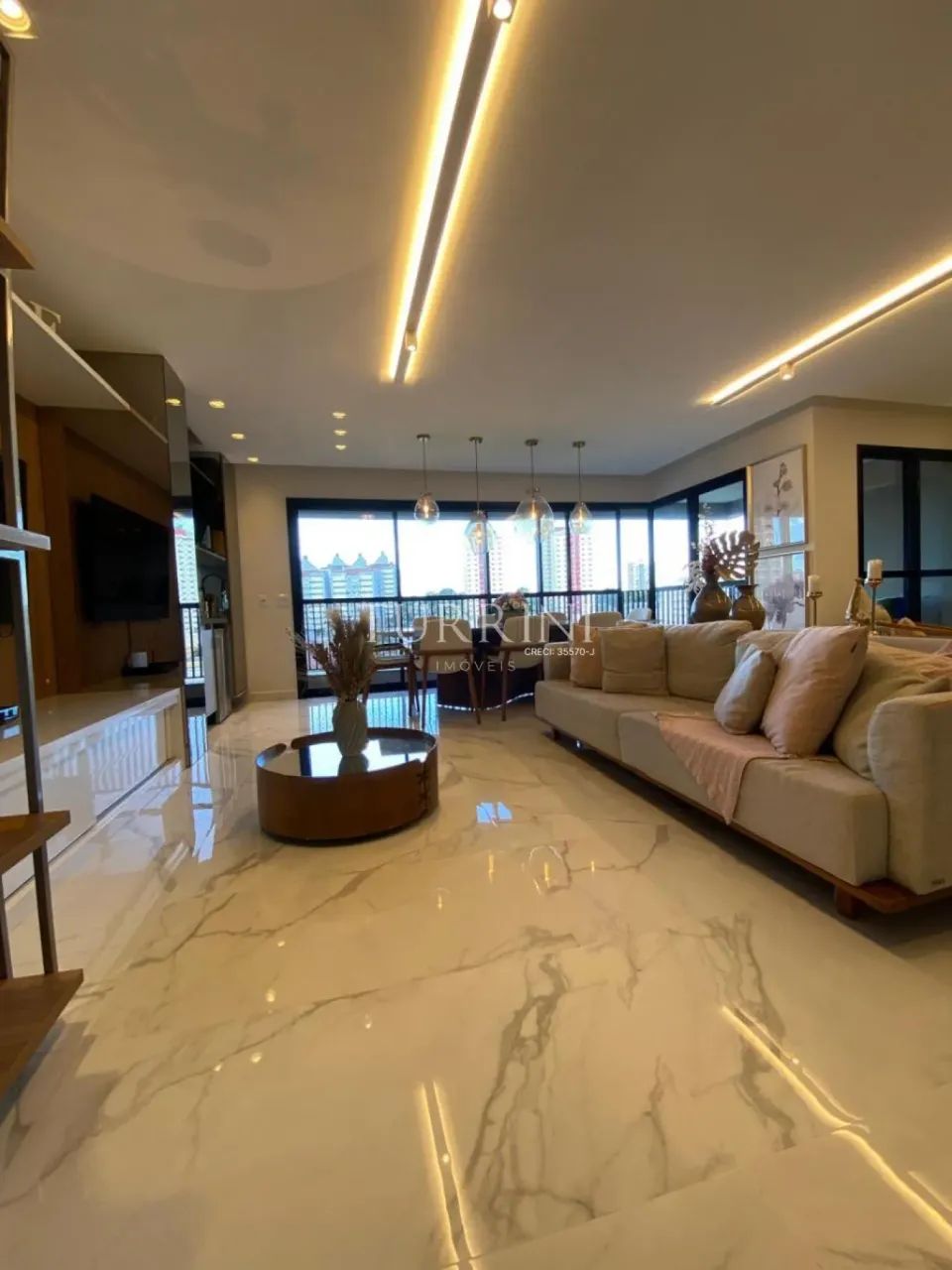 Apartamento a venda no Edifício Mirah em Bauru -SP.