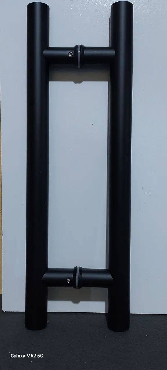 Puxador preto 1