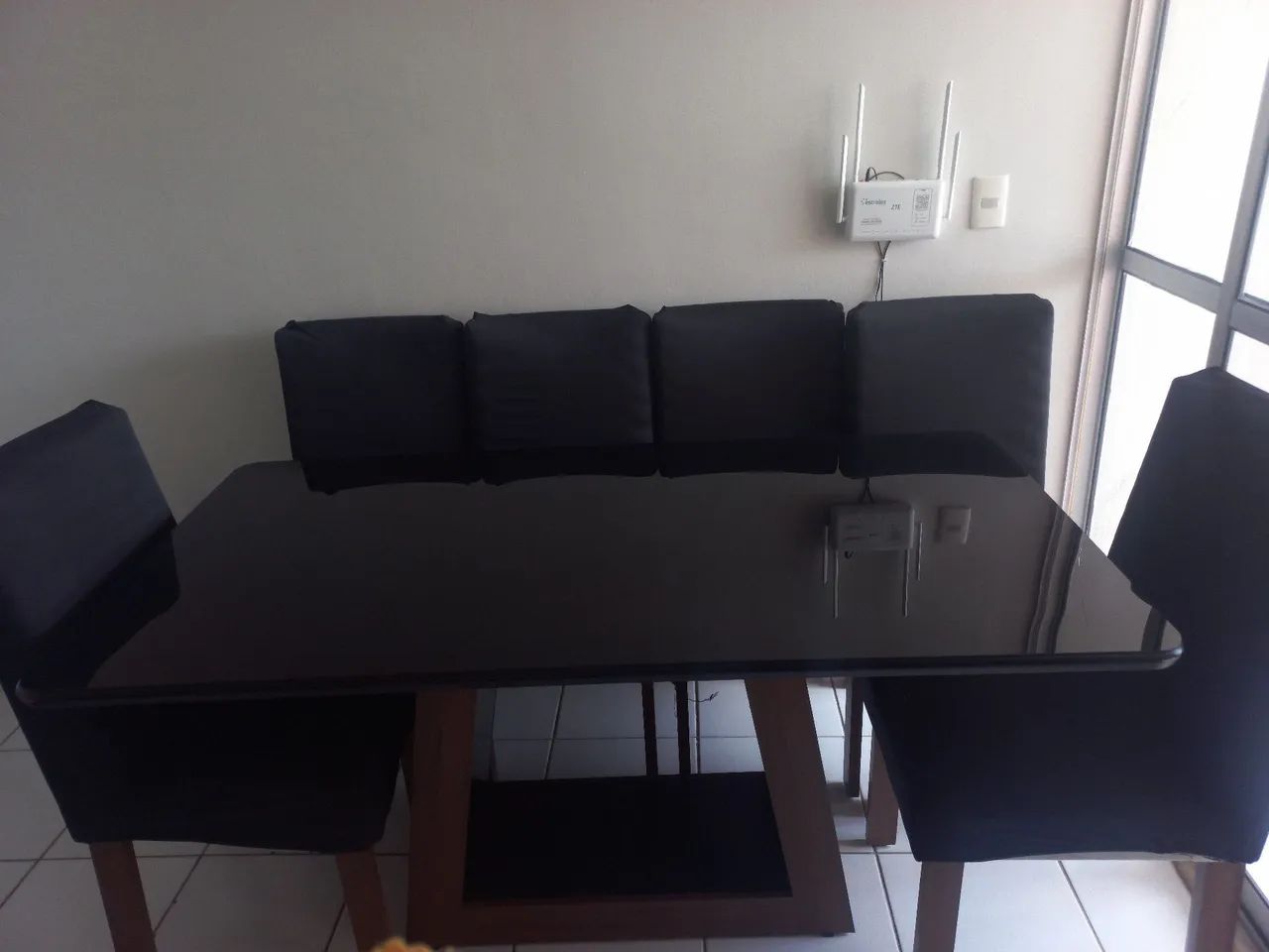 Mesa com 6 cadeiras