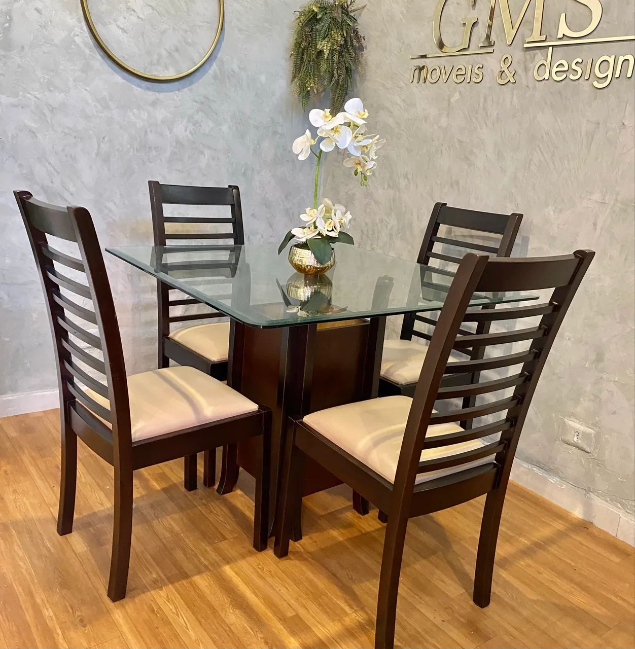 Mesa com 4 cadeiras 