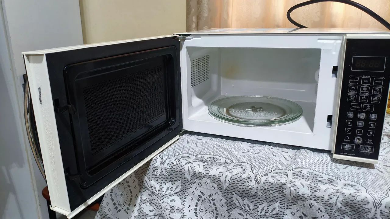 Microondas Philco 21litros 1200W (leia o anúncio) - Foto 2