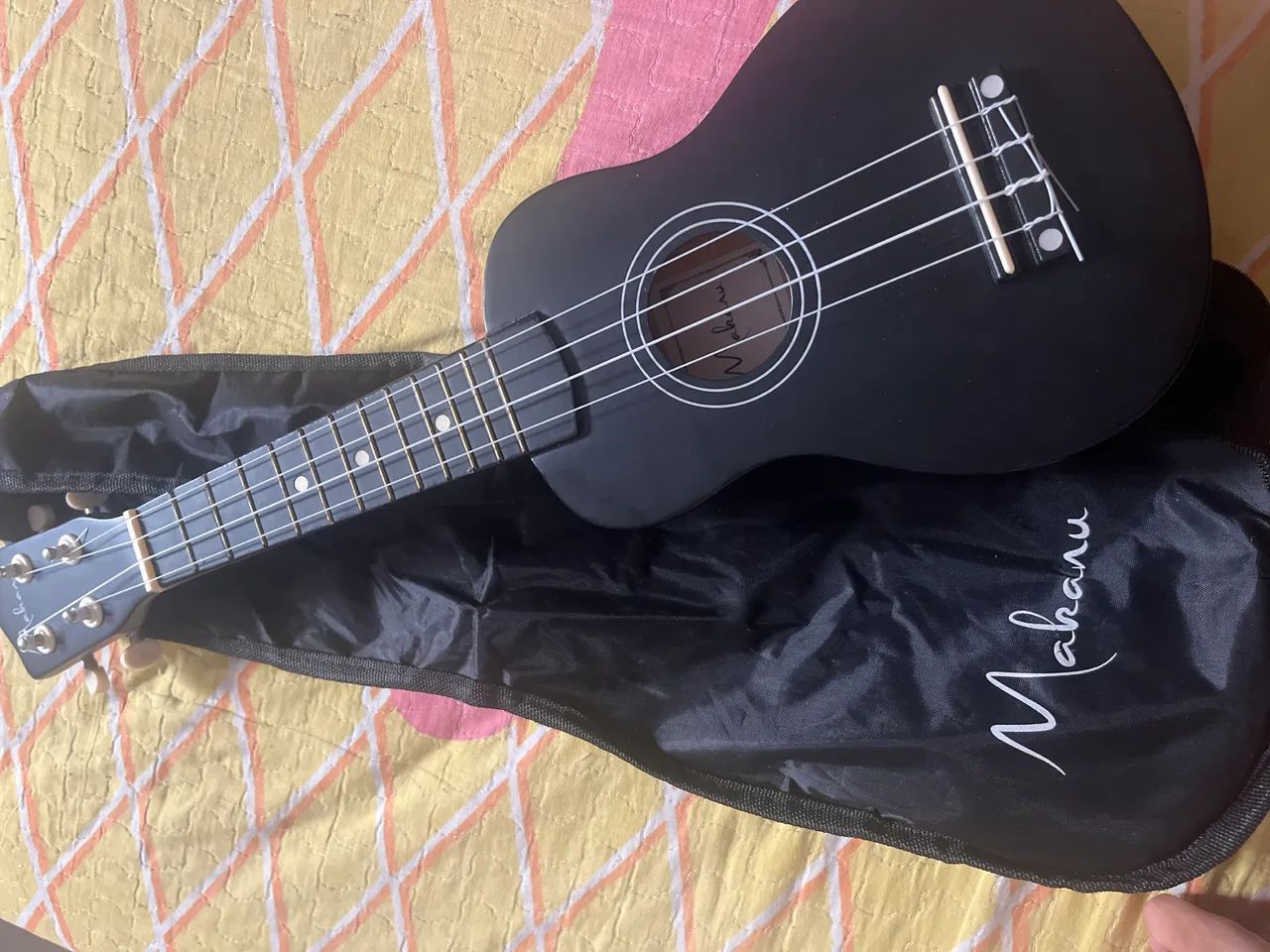 Vende-se Ukulele mahanu