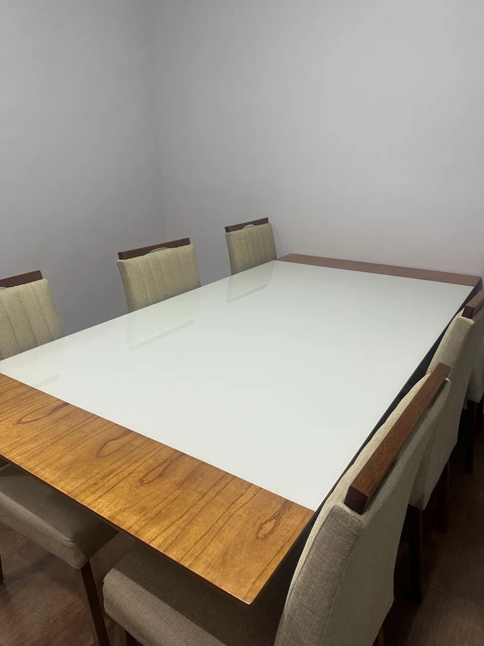 Mesa de jantar com 6 cadeiras 