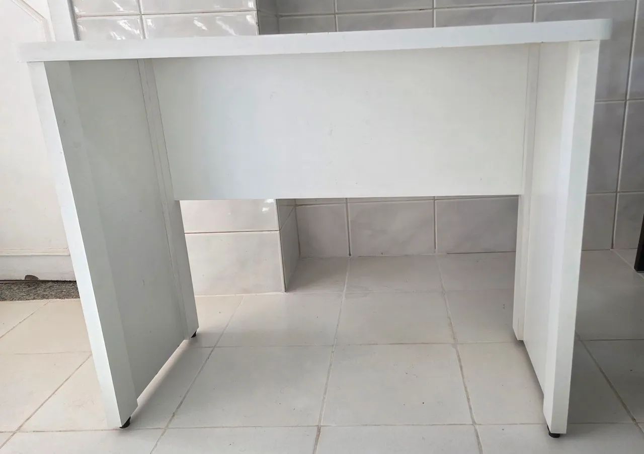 Escrivaninha / Mesa de escritório em MDF  - Foto 4