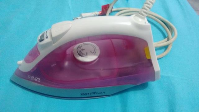Ferro de Passar a Vapor e a Seco Britânia - FB170 Rosa