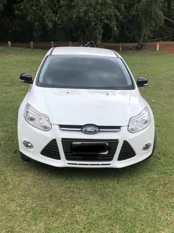 Vendo Focus Hatch SE Plus com farol de xenon e LED - Foto 6
