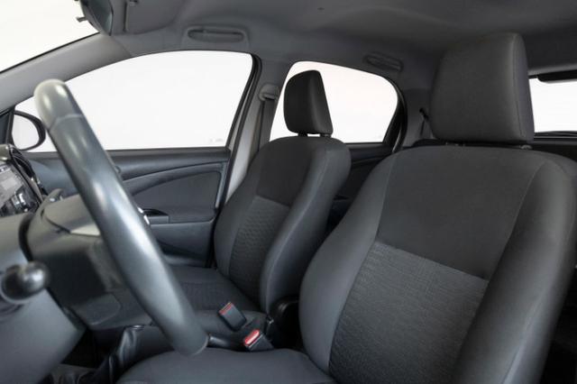 Toyota Etios XLS 1.5 Prata 2014 Completo - Foto 5