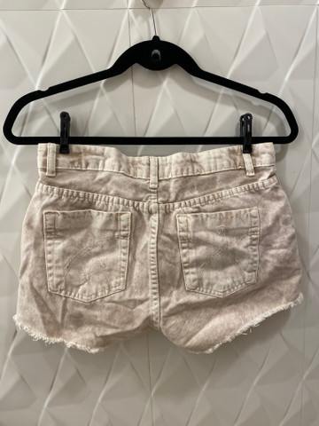 short jeans bege