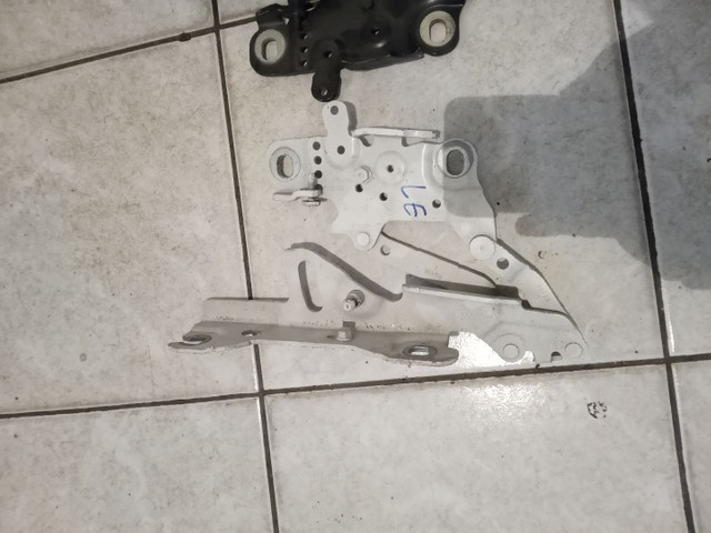 Dobradiça braço do capô bmw 320i (preço unitário) - Foto 3