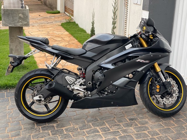 YAMAHA R6