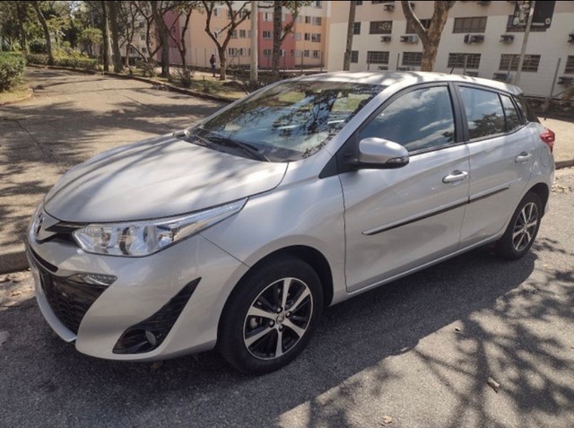 TOYOTA YARIS   IMPECÁVEL  