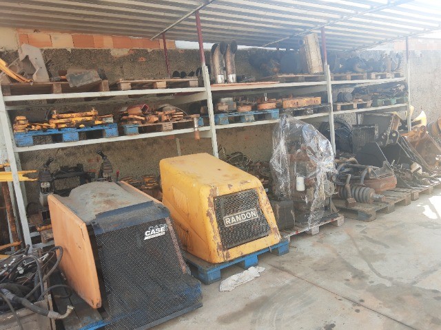 Retroescavadeiras Volvo BL60 disponível para retirada e venda de peças. - Foto 5