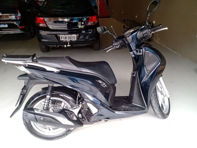 MOTO HONDA SHI150 AUTOMÁTICA