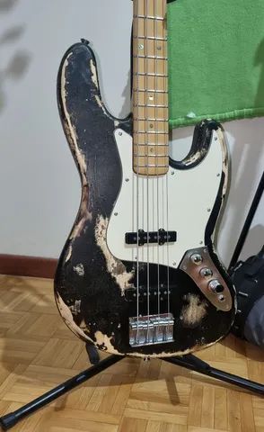 Baixo Jazz bass relic ativo