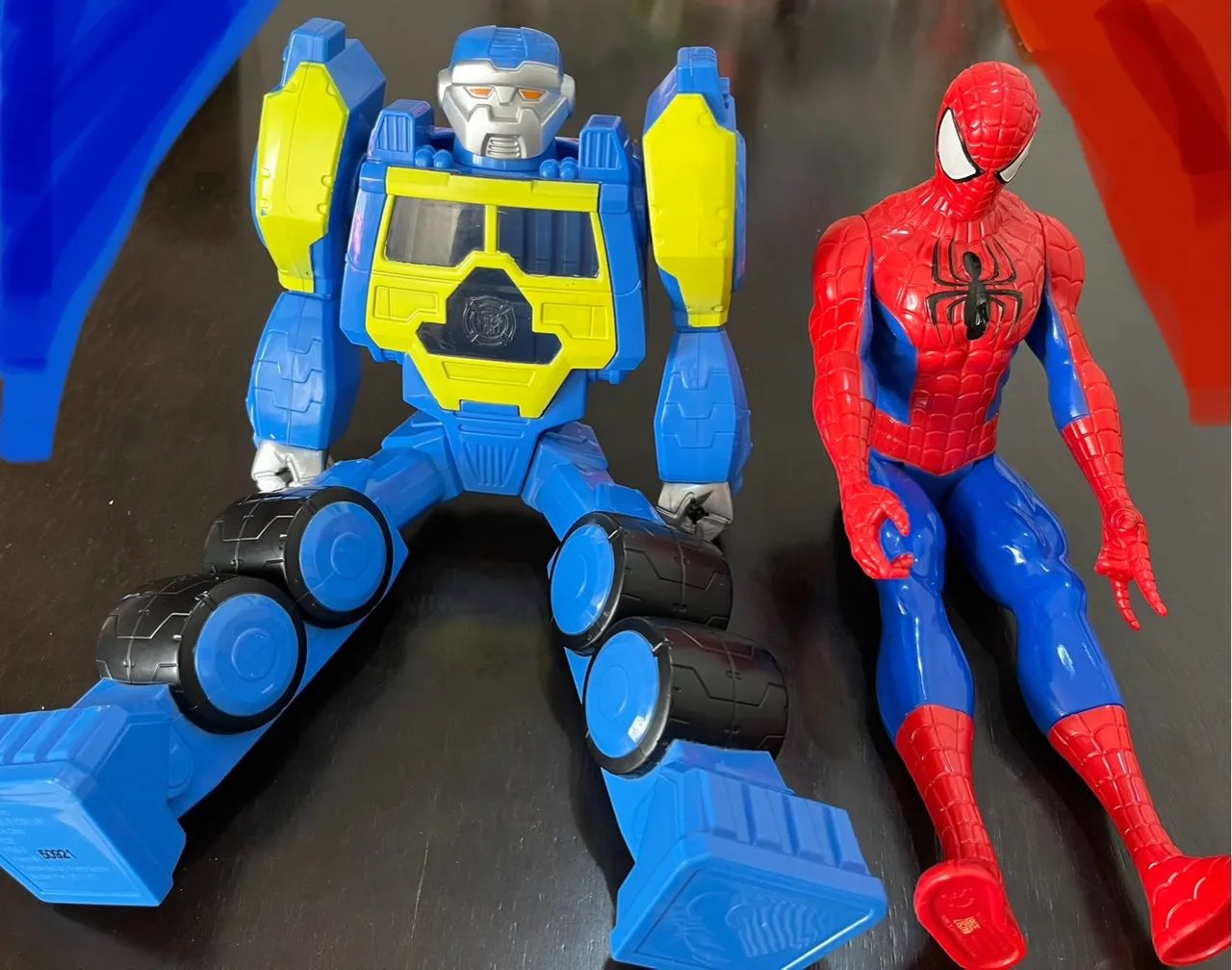 Boneco Transformers e Homem Aranha 30 cm - Foto 2