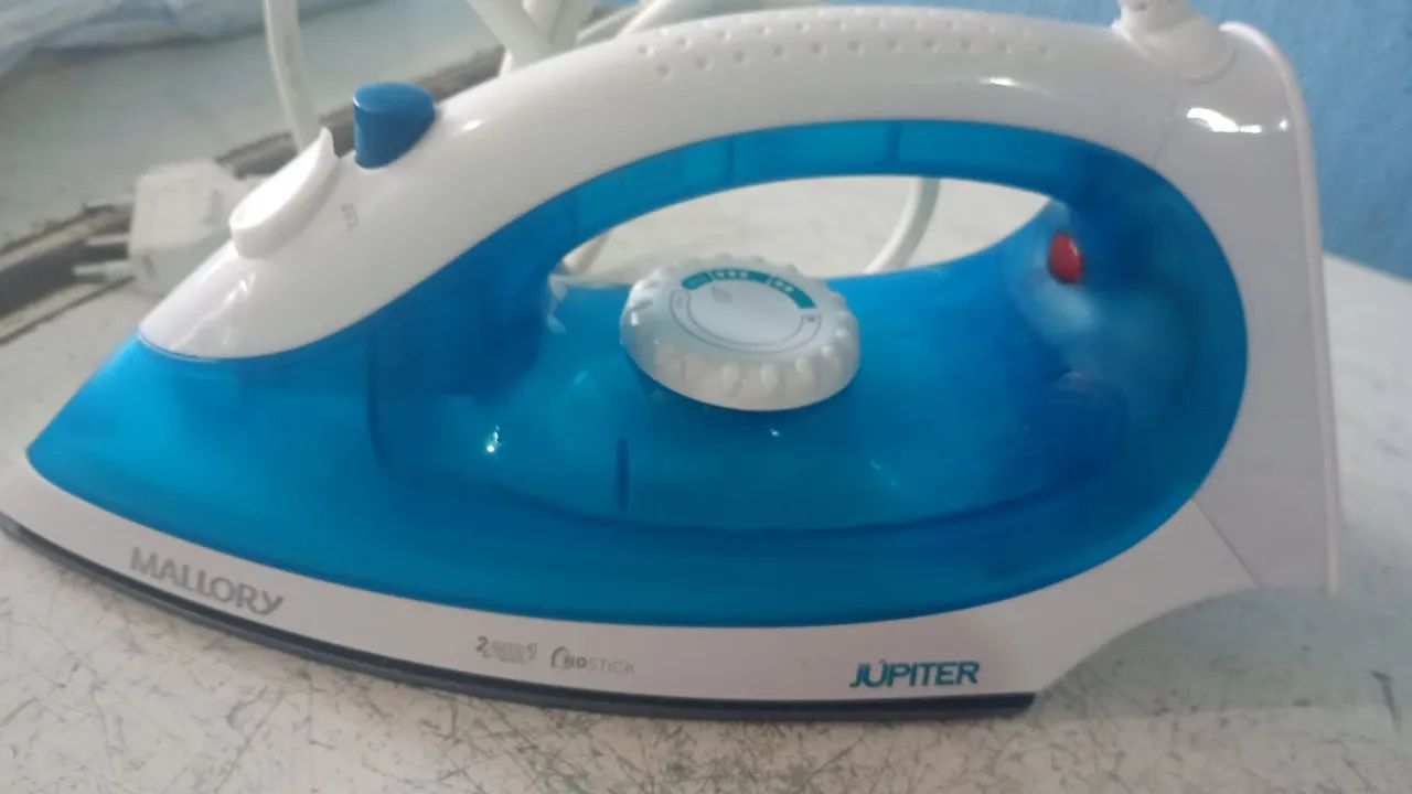 Vende-se ferro de passar funcionando perfeitamente 