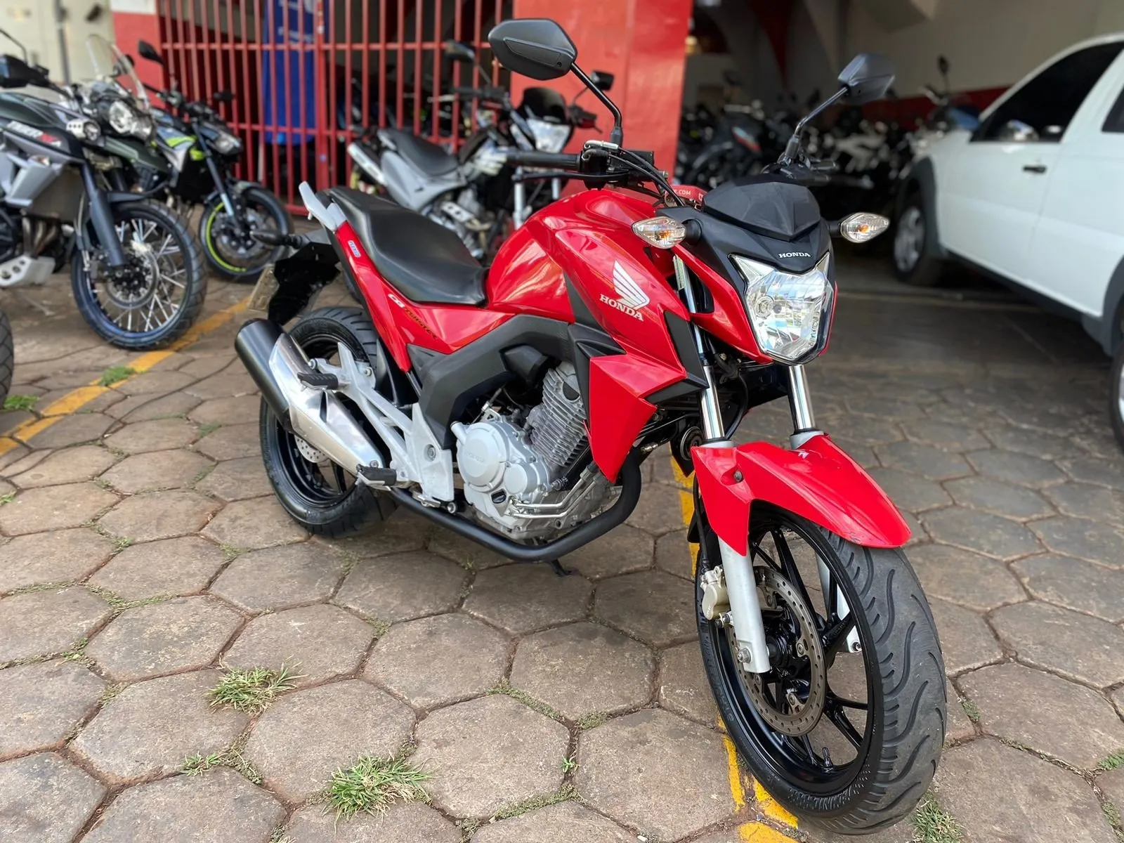 Motos HONDA CB 2016 no Brasil
