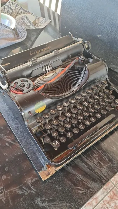 Máquina de Escrever ANTIGA !!