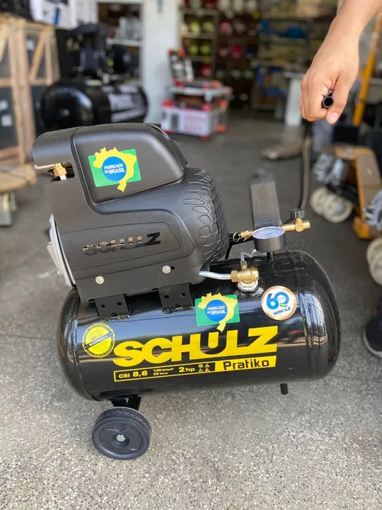 Compressor com rodinha 25 Litros Schulz Pratiko