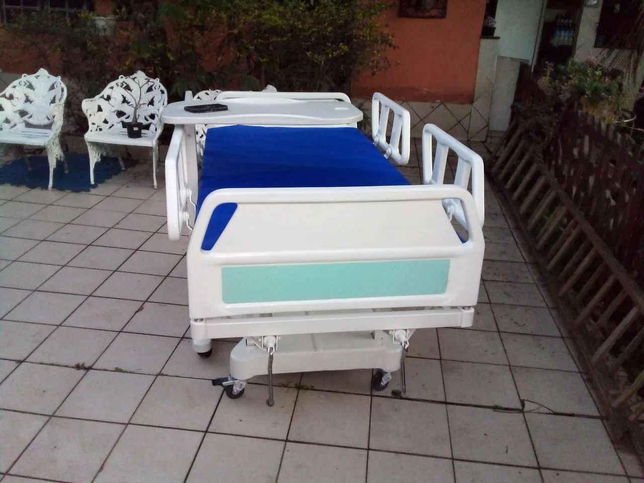 Cama de hospital com colchão e 4 grades qualidade altíssima.  - Foto 5