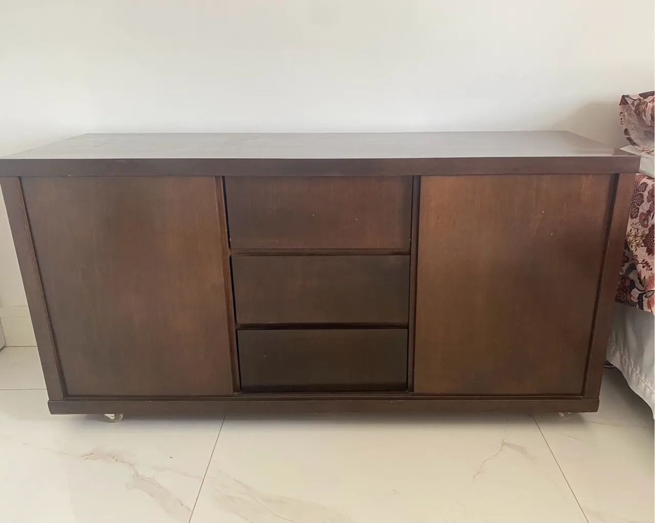 Buffet com rodízios de silicone