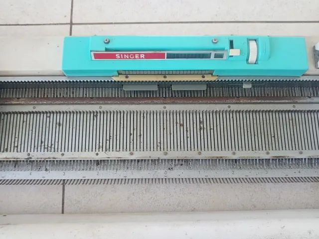Máquina de Tricô Singer modelo 313 toda original  - Foto 6