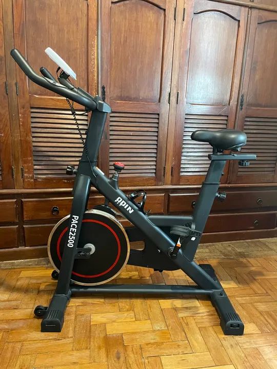 Bicicleta Ergométrica ODIN FIT Pace 2500 spinning em casa