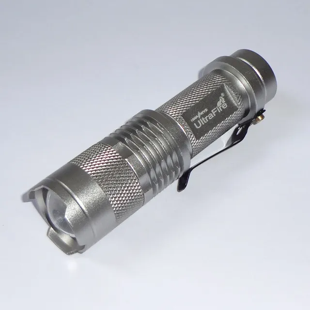 Mini Lanterna Tática UltraFire SK68 LED 3 Modos e Ajuste de Foco - Prateada - Nova