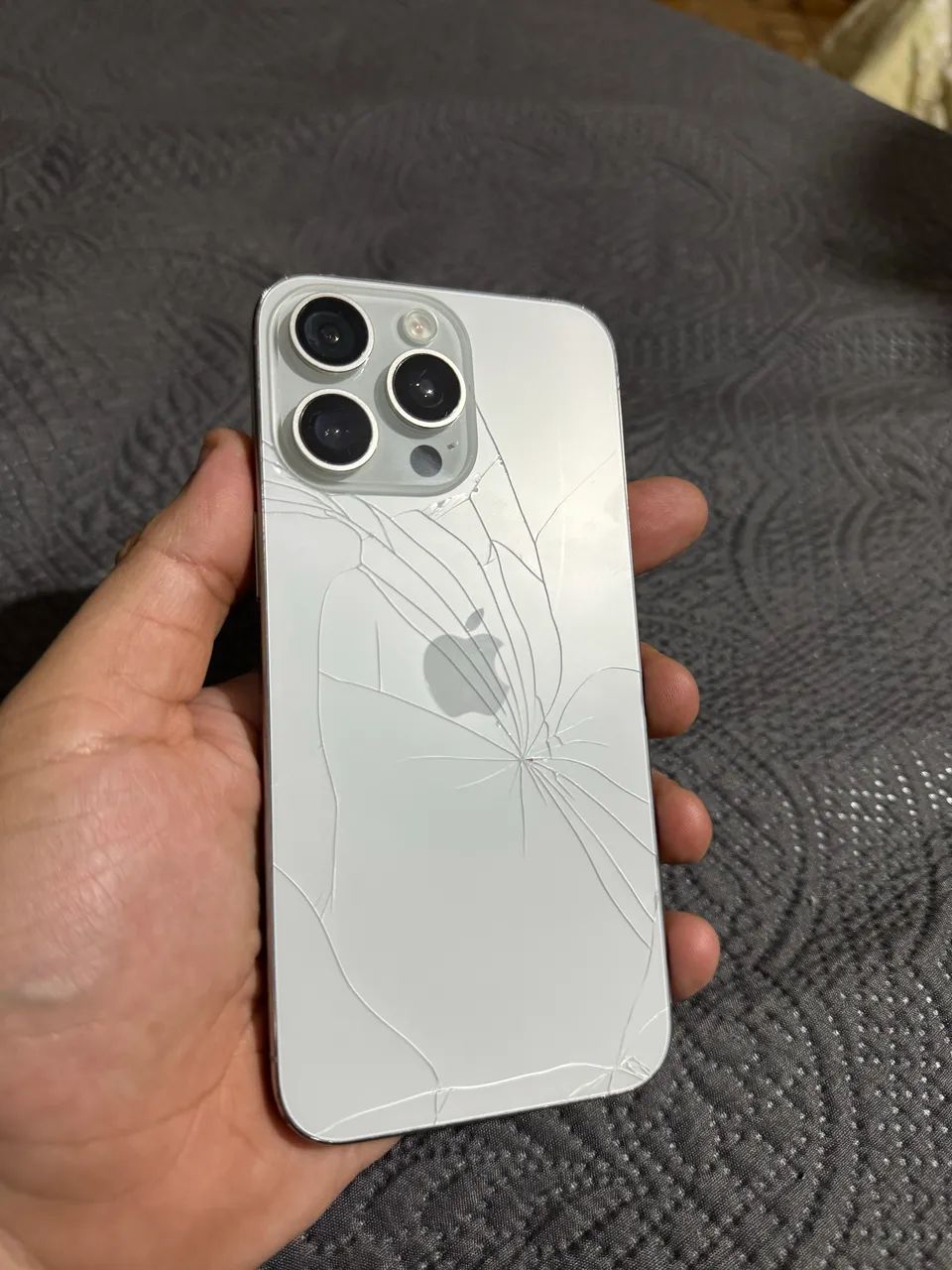 iphone 15 pro Max 256gb tampa trincada  - Foto 2
