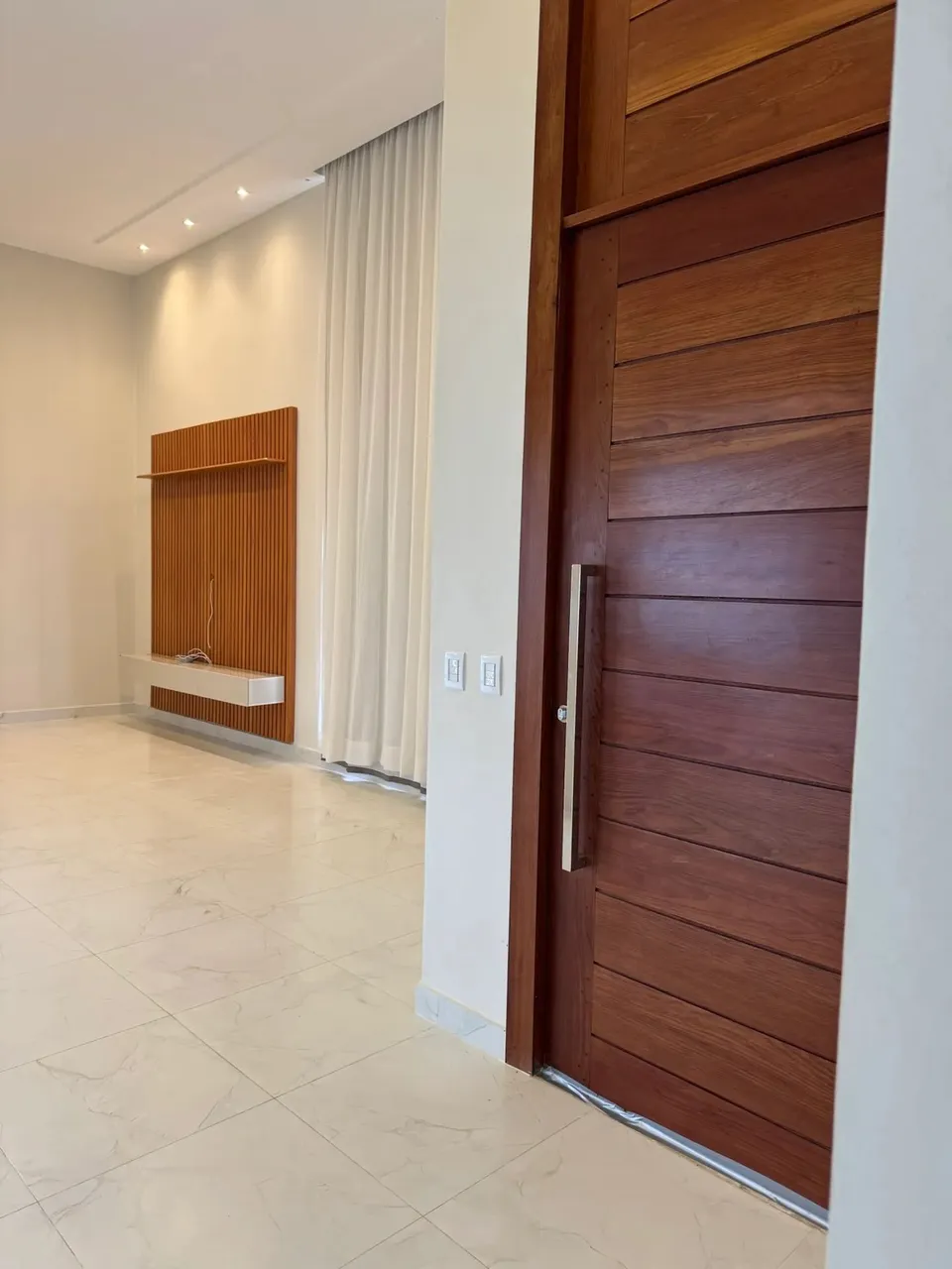 Casa 3/4 com ar condicionado para locação no Monte Carlo