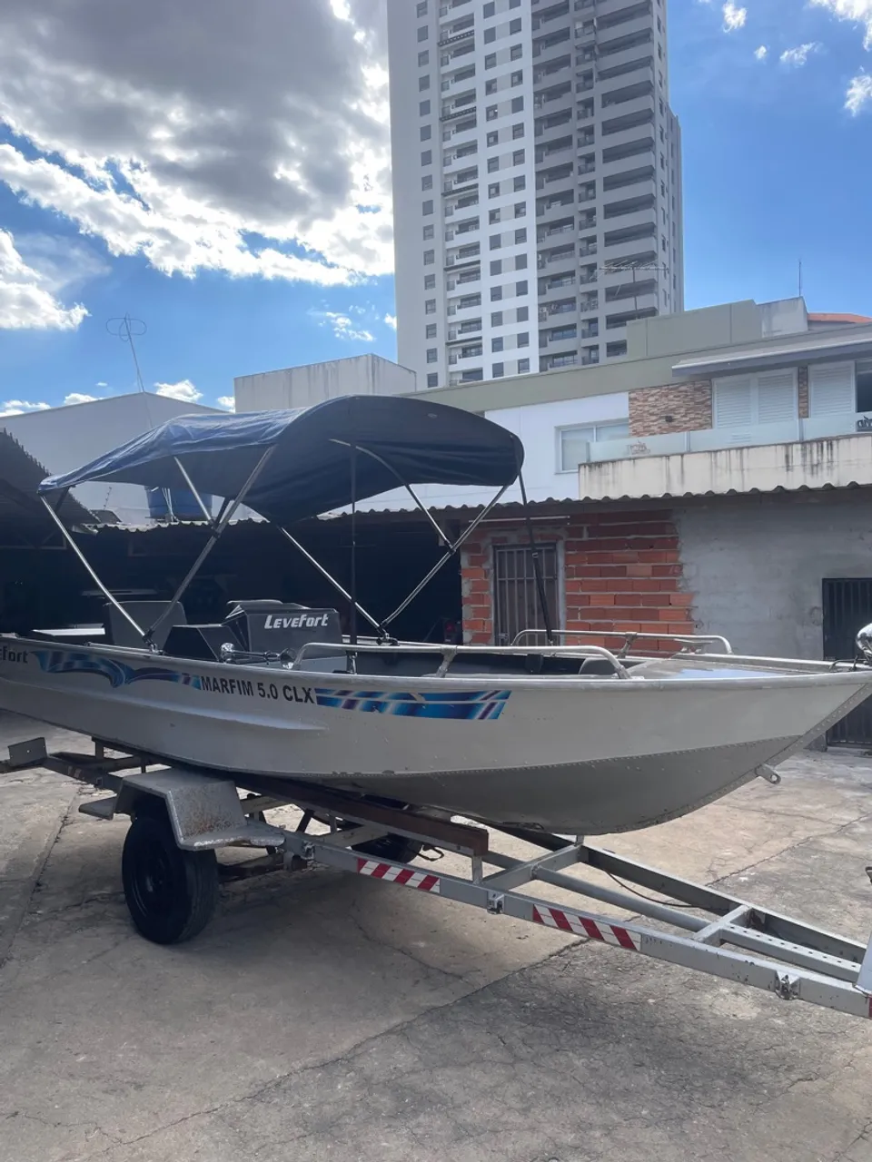 VENDO BARCO LEVEFORT MARFIM 5.0 CLX COM CARRETA SEM MOTOR.