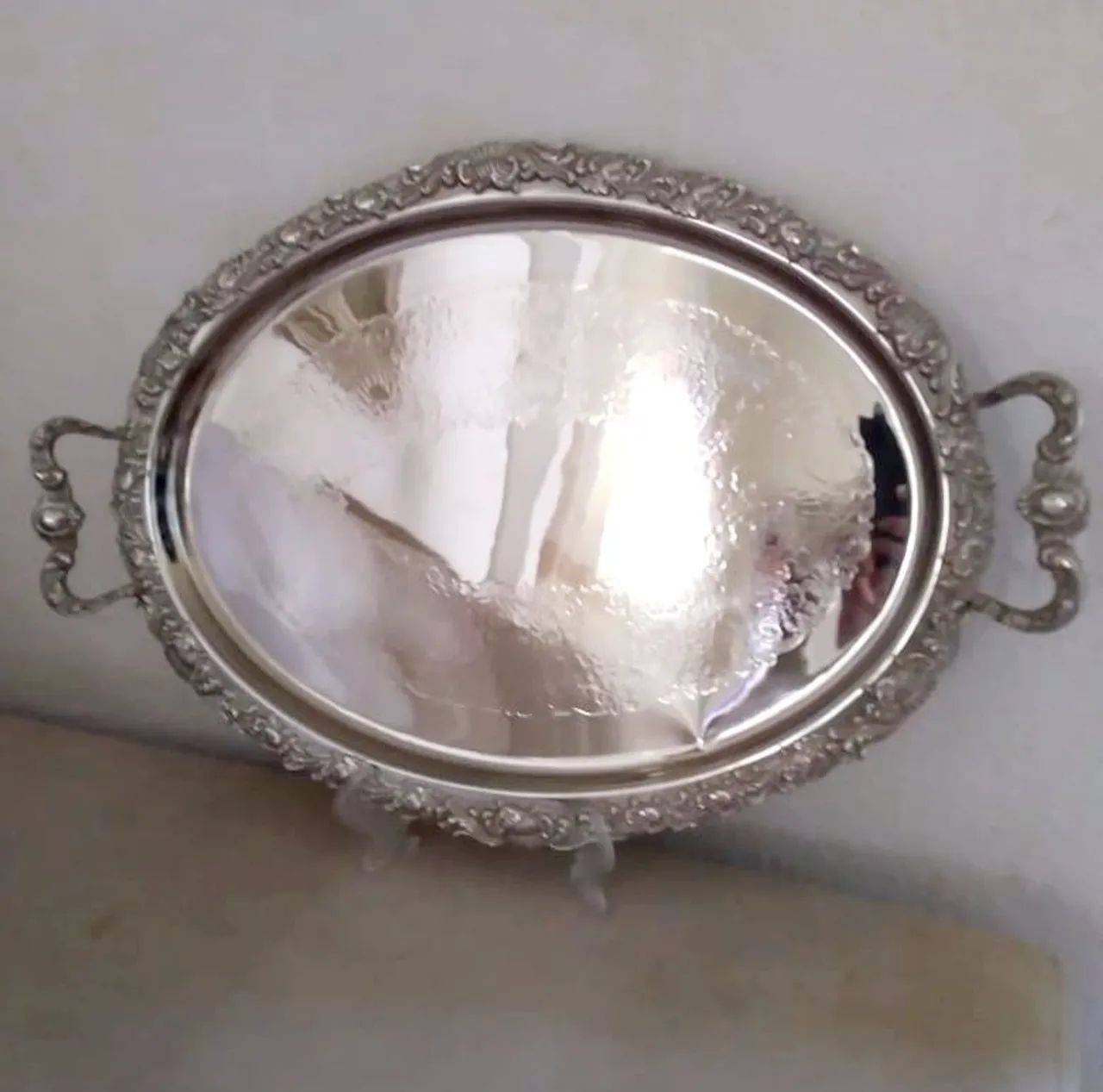 Bandeja antiga, em prata 90, detalhes em auto-relevos  - Foto 4