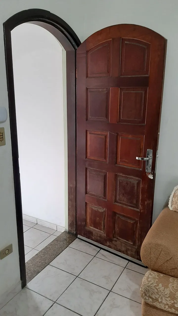 Porta de madeira maciça para entrada