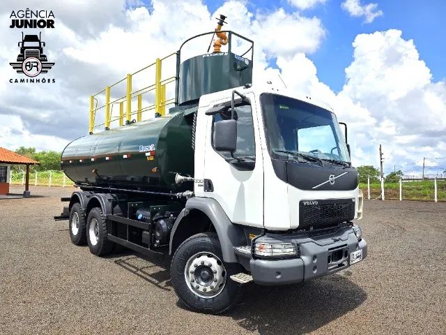 Volvo VM 330 ano 2022 traçado Bombeiro 20.000L novo, sem uso.