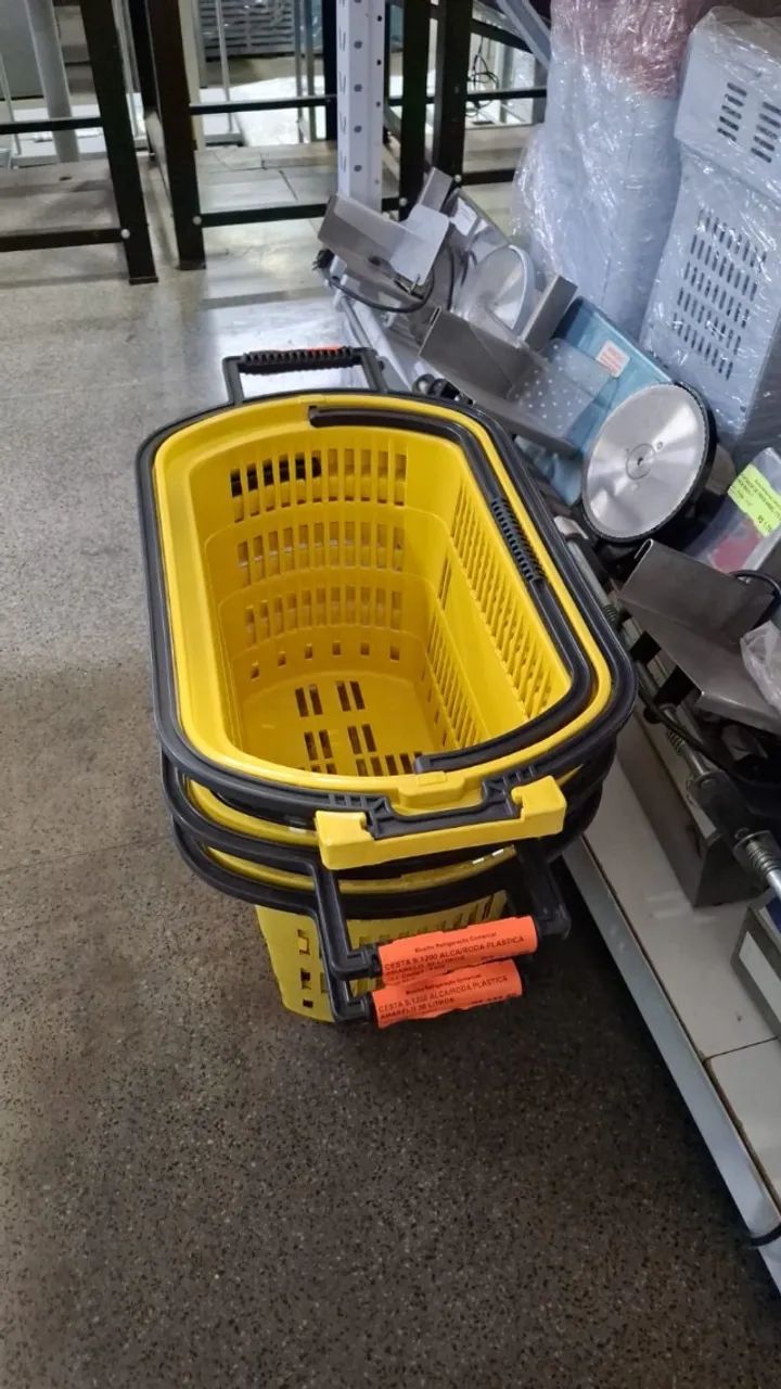 CESTA PLÁSTICA AMARELA 30L