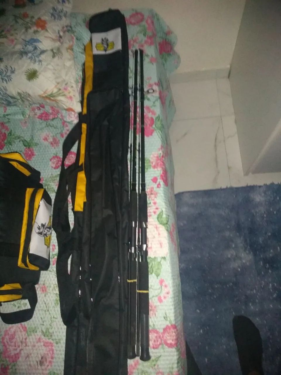 Bolsa de Pesca Paraíso da Pesca com todo o conjunto 2 vara de pesca e 2 molinete. - Foto 3