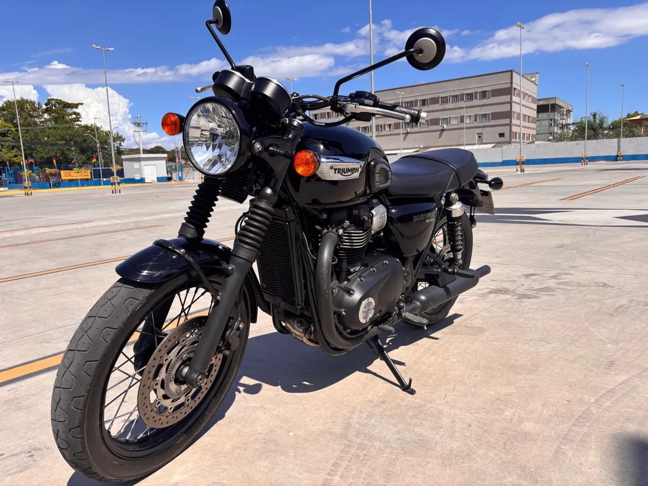 Triumph T100 Black