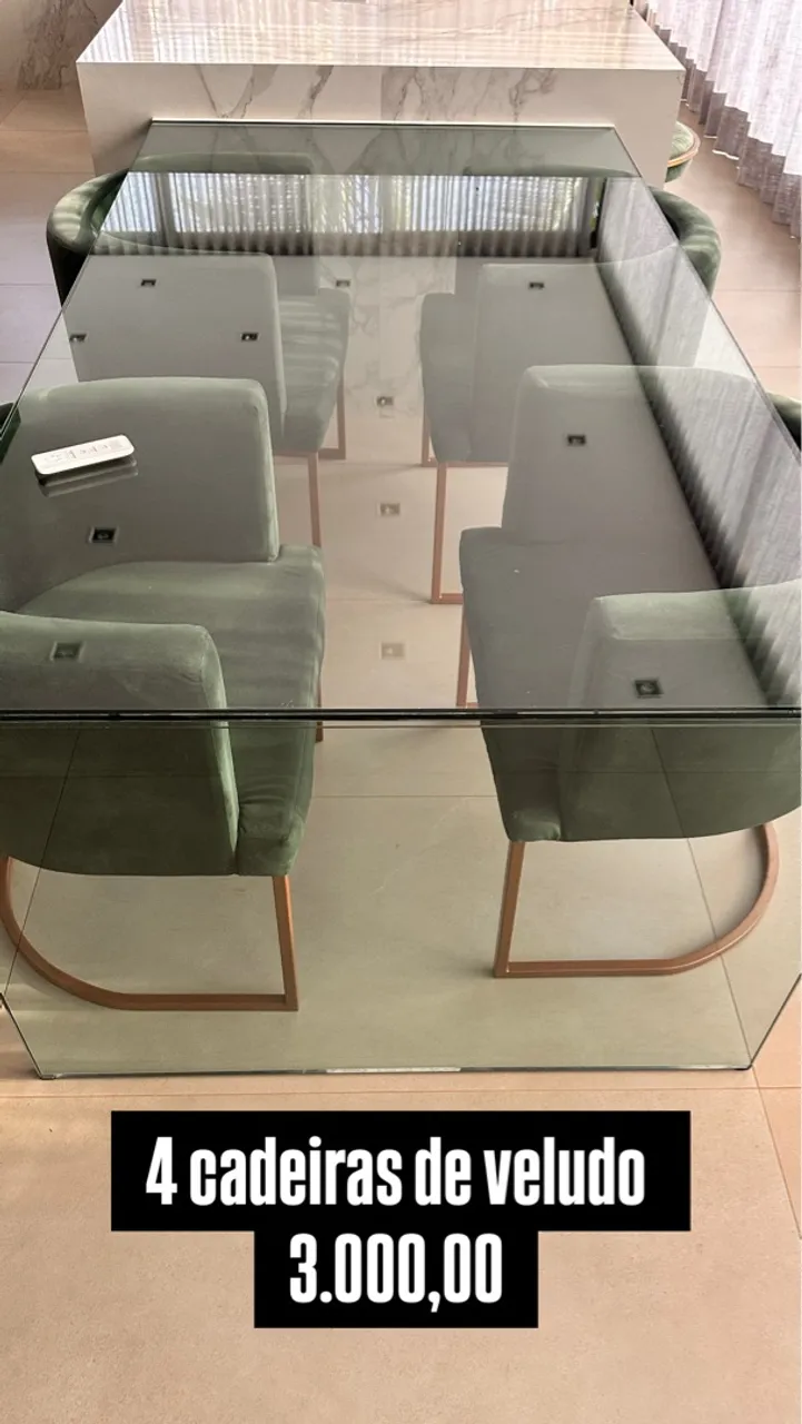 4 Cadeiras de Veludo Verde - Elegância e Conforto