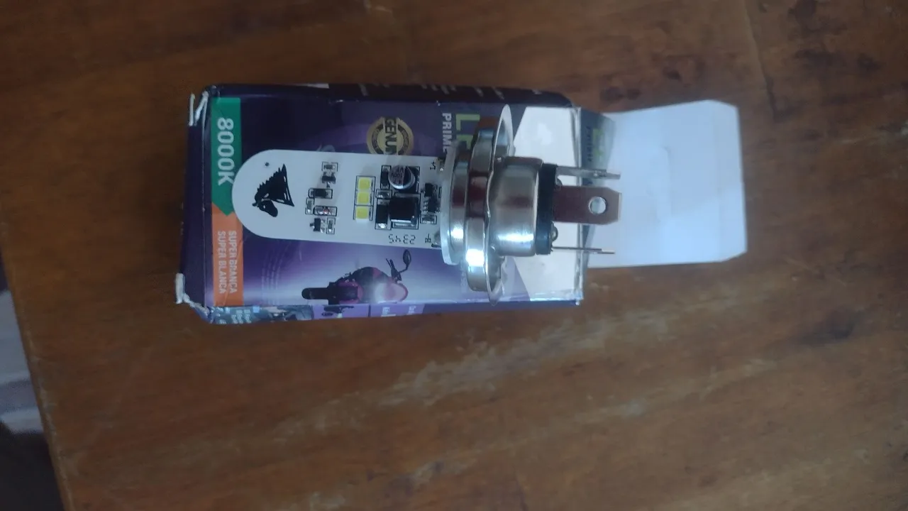 Lâmpada LED Moto 8000K Super Branca H4