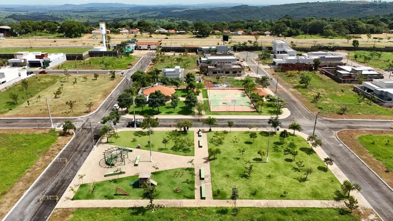 Lotes em condomínio fechado em Aragoiania, 250m² pronto para morar