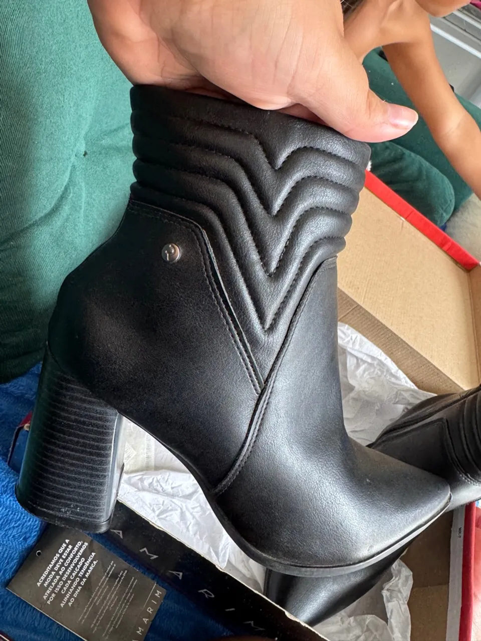 Bota Feminina Cano Curto Preta Salto Bloco marca ramarim