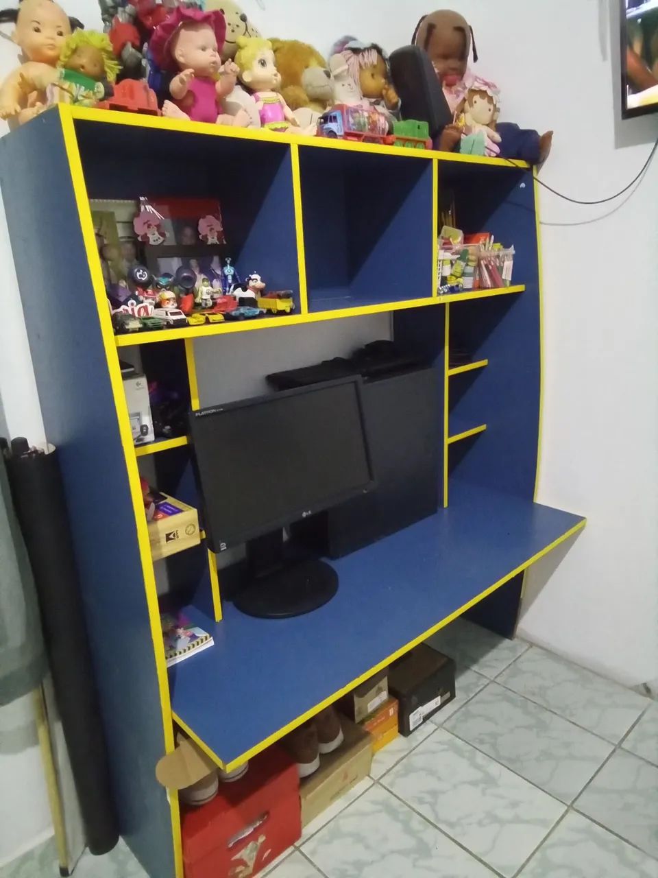 Wall-Mounted Rack64840818585475121