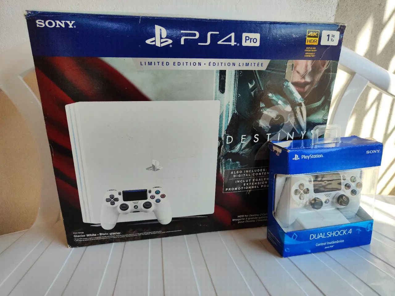 Playstation 4 Pro Glacier White