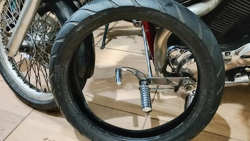 Pneu de moto 110-80 R19
