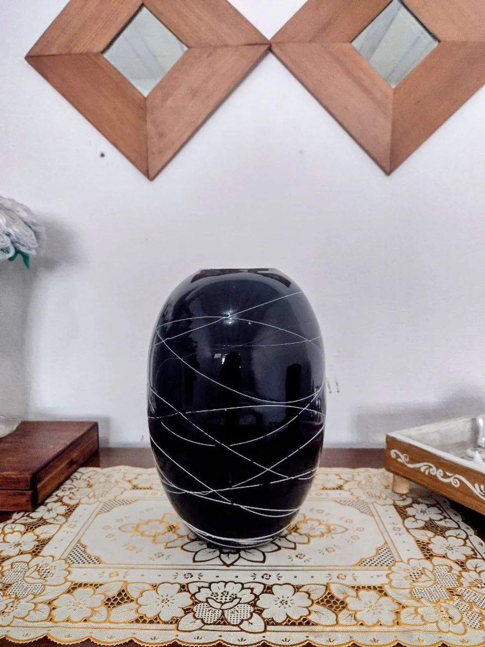 Vaso/jarro em cerâmica, preto com linhas brancas - Foto 4