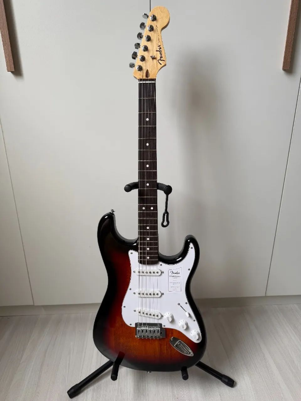Guitarra Fender Standard Stratocaster Sunburst - Foto 2