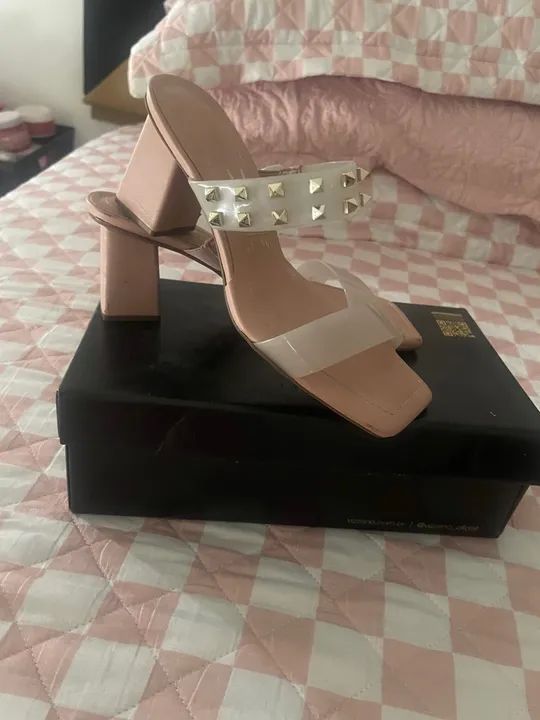 Sandálias de salto alto transparentes com tachas VIZZANO n37  - Foto 5